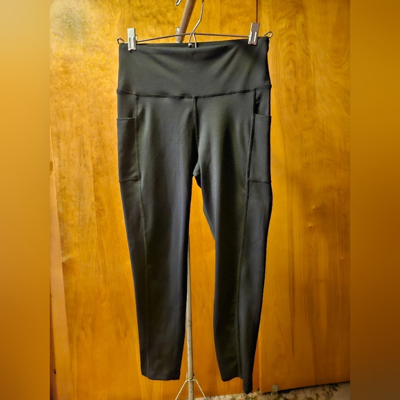 Balance Collection Pants - Balance small black leggings w pockets